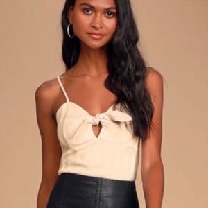 Lulu’s Tie front Top